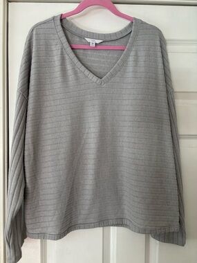 Time and Tru Gray Ribbed V-Neck Top